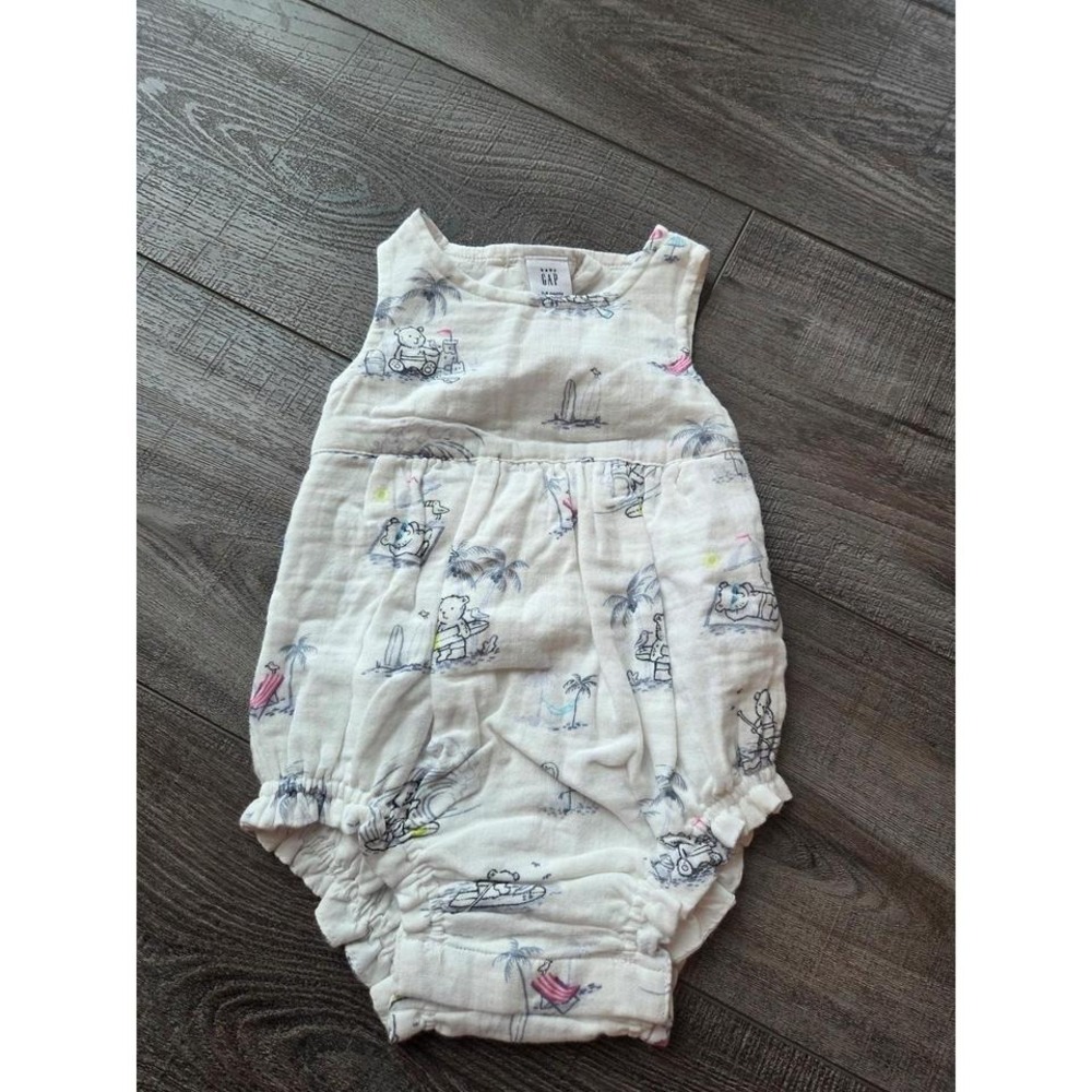 Baby gap romper 18-24 mos‎